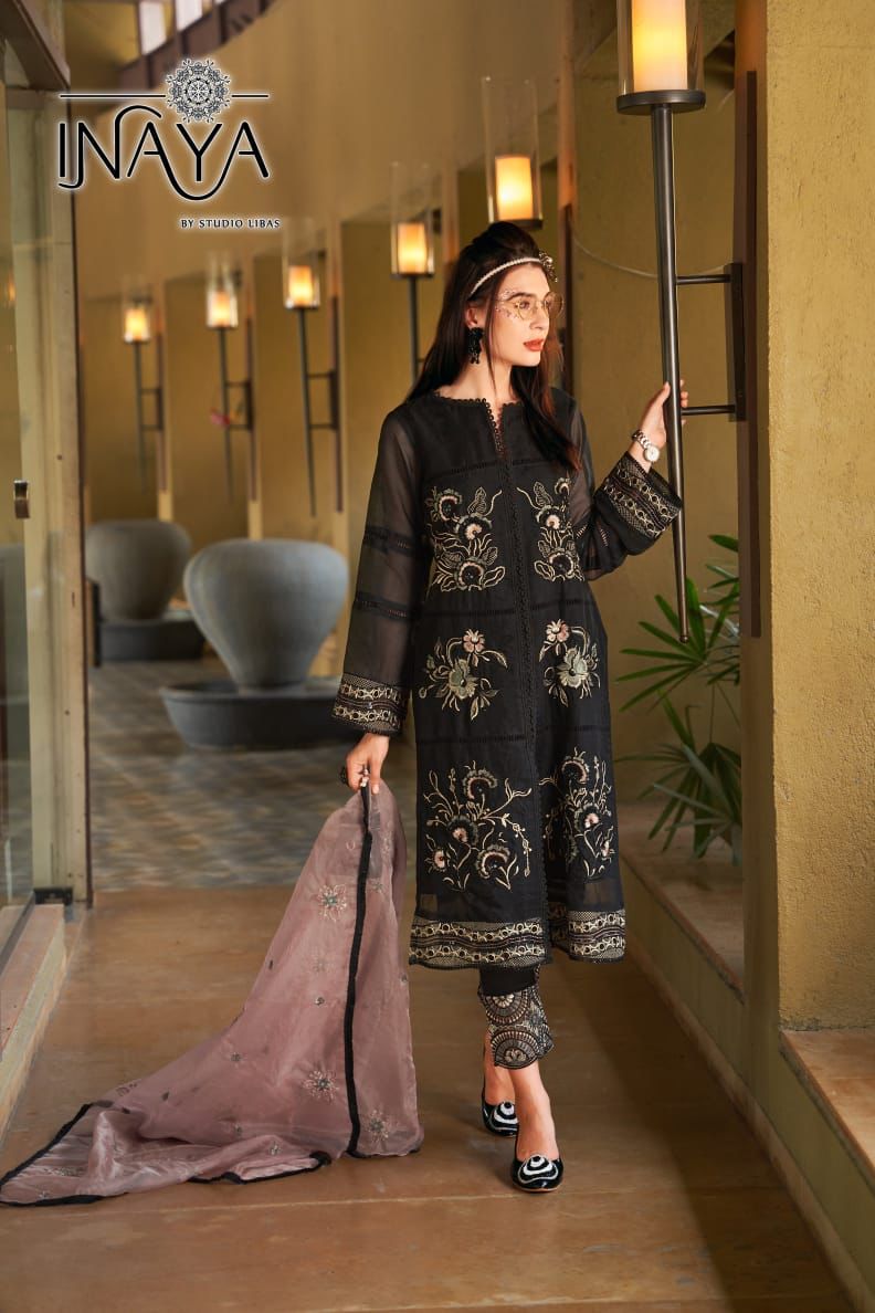 Exotic Flower-Black