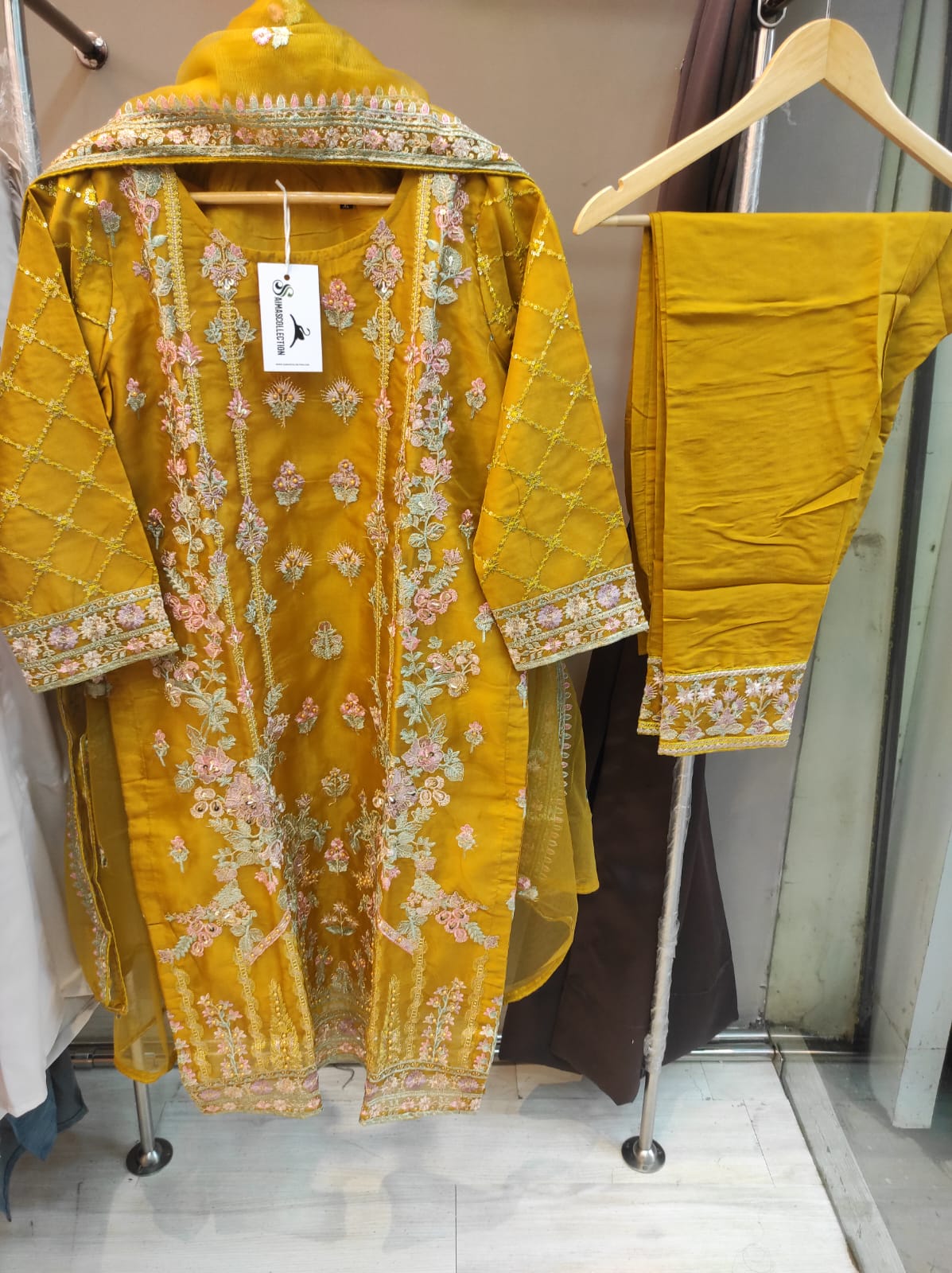 Organza party wear (R 1048 A)