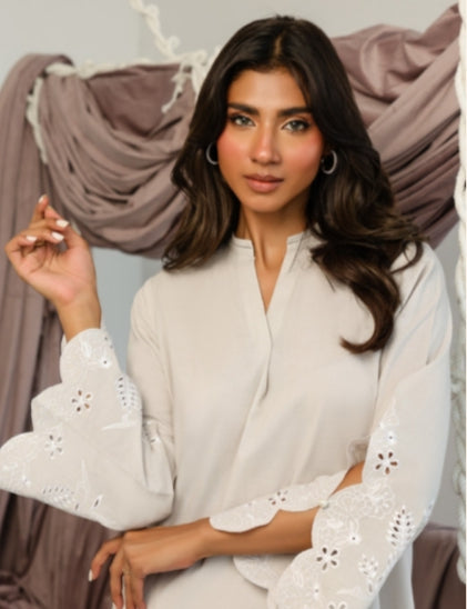 Sahar Pret | Snowdrop Charm