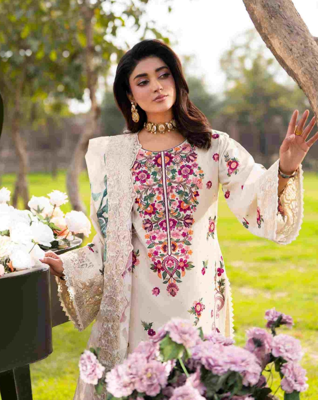 Chaand Raat Luxury Lawn | Ivory Bloom