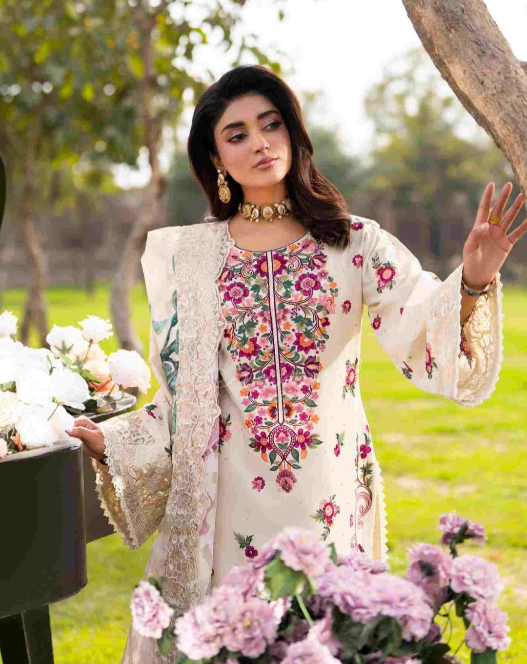Chaand Raat Luxury Lawn | Ivory Bloom