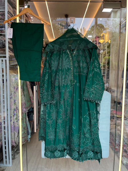 Emerald Grace – Embroidered Lawn Suit with Net Dupatta