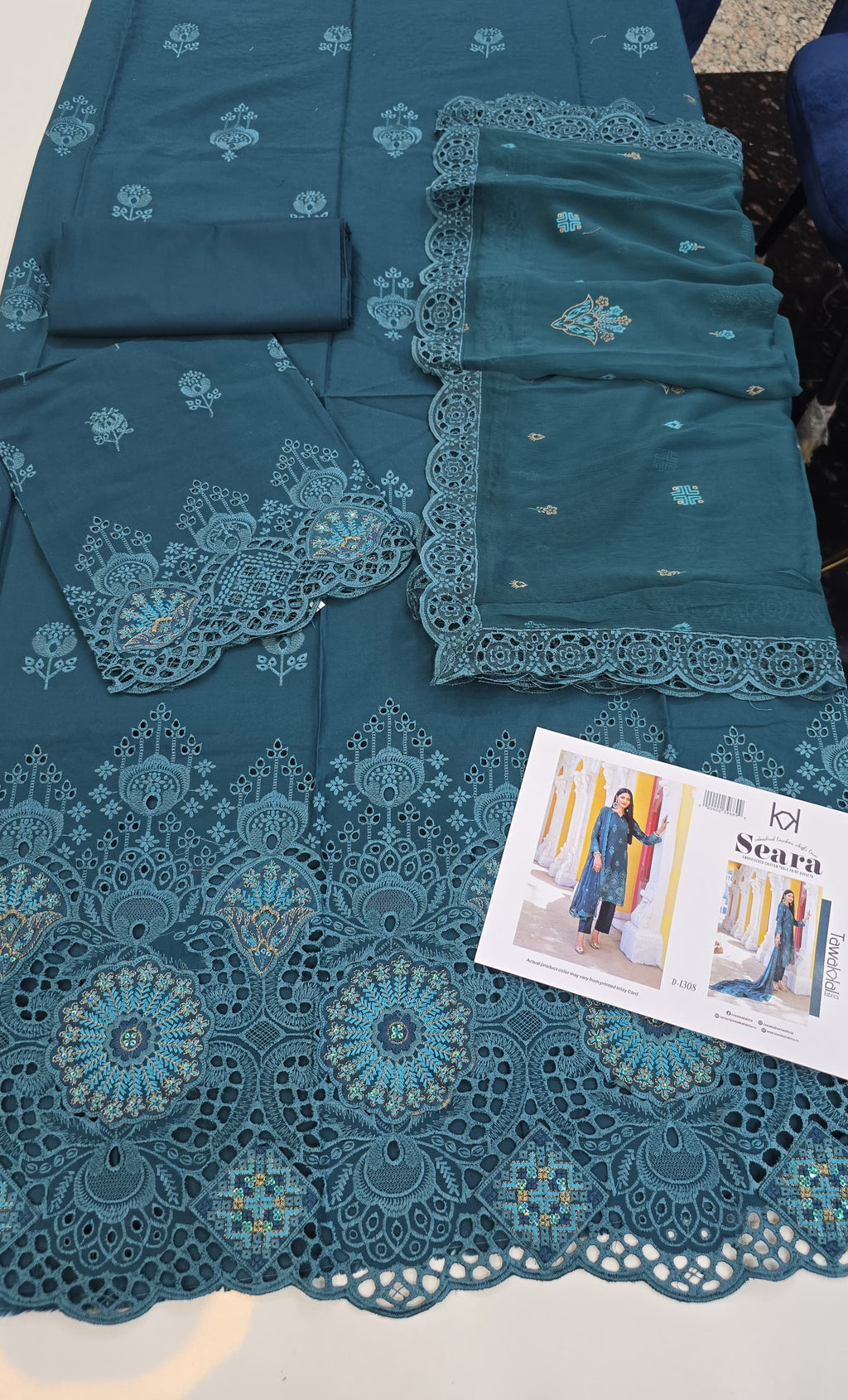 Seara Semi-stitched Lawn | D.no.008