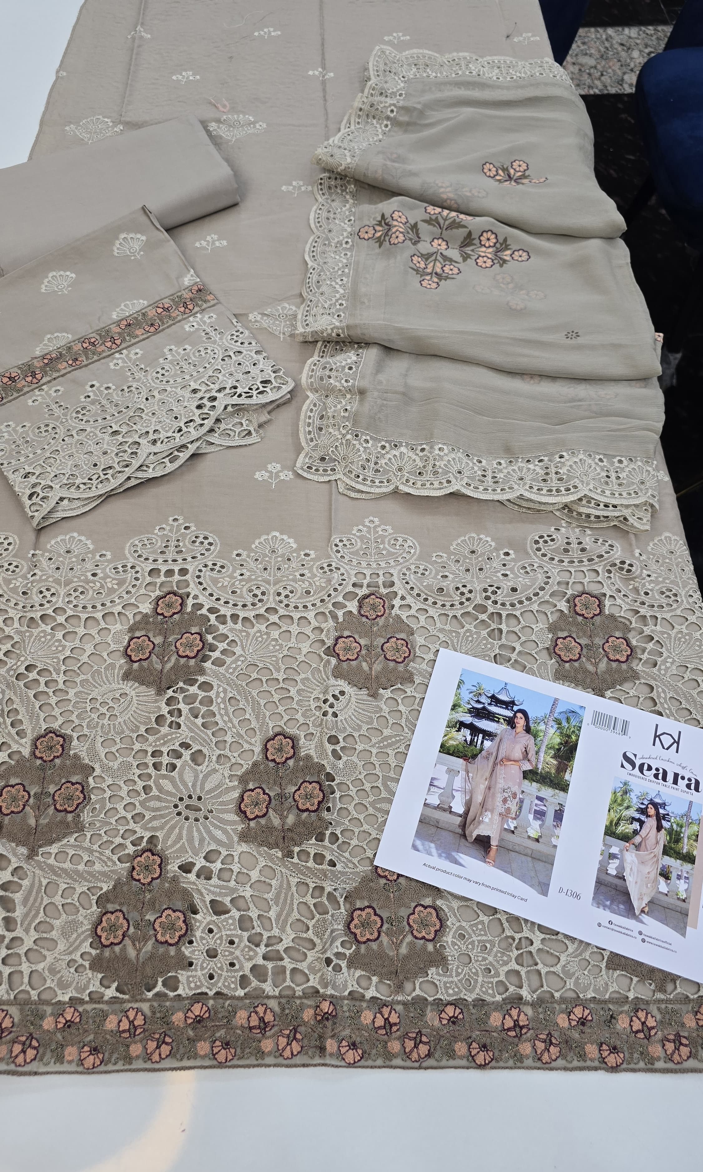 Seara Semi-stitched Lawn | D.no.004