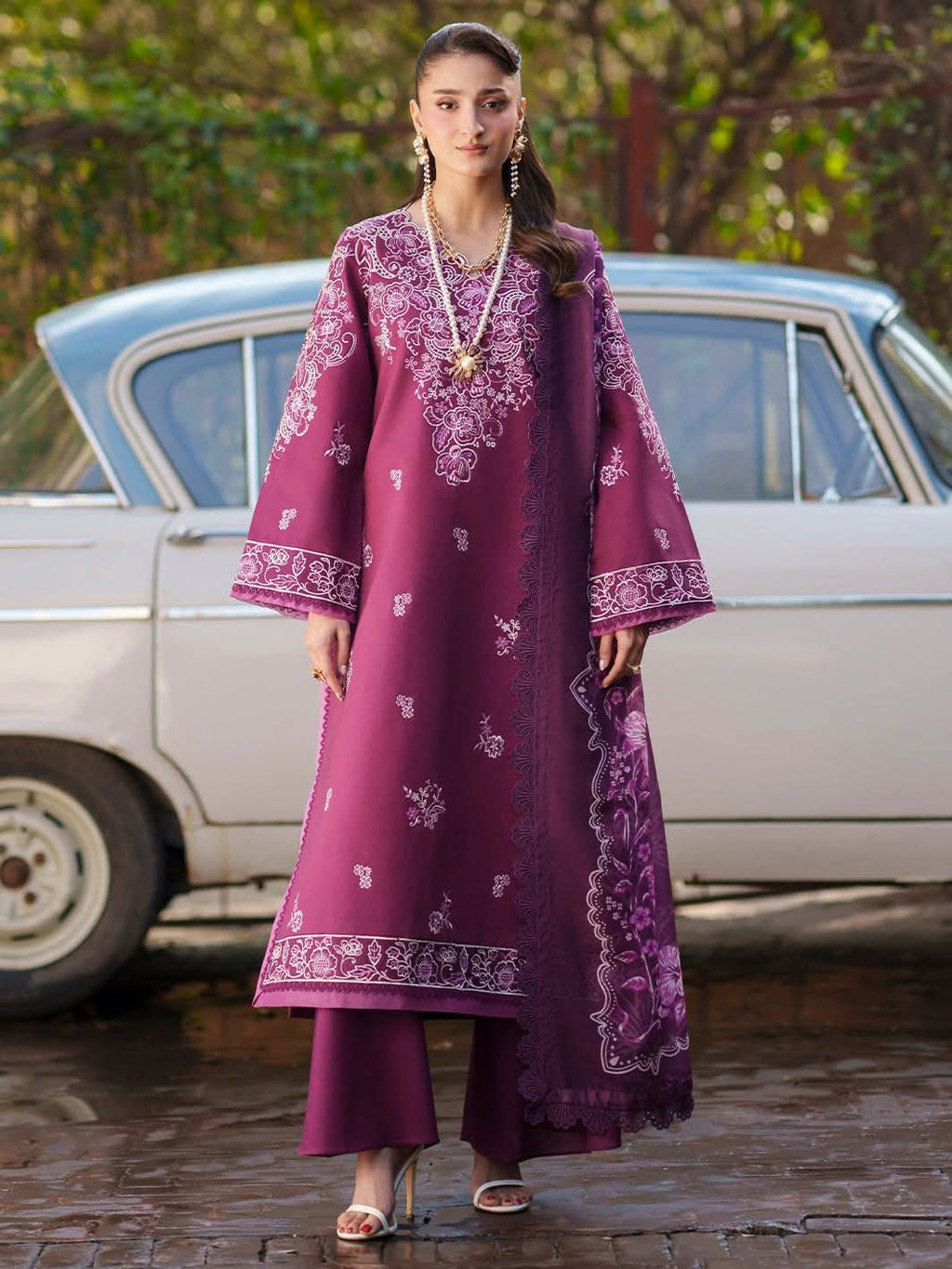 Fiona Mahnur Unstitched Embroidered Lawn 010