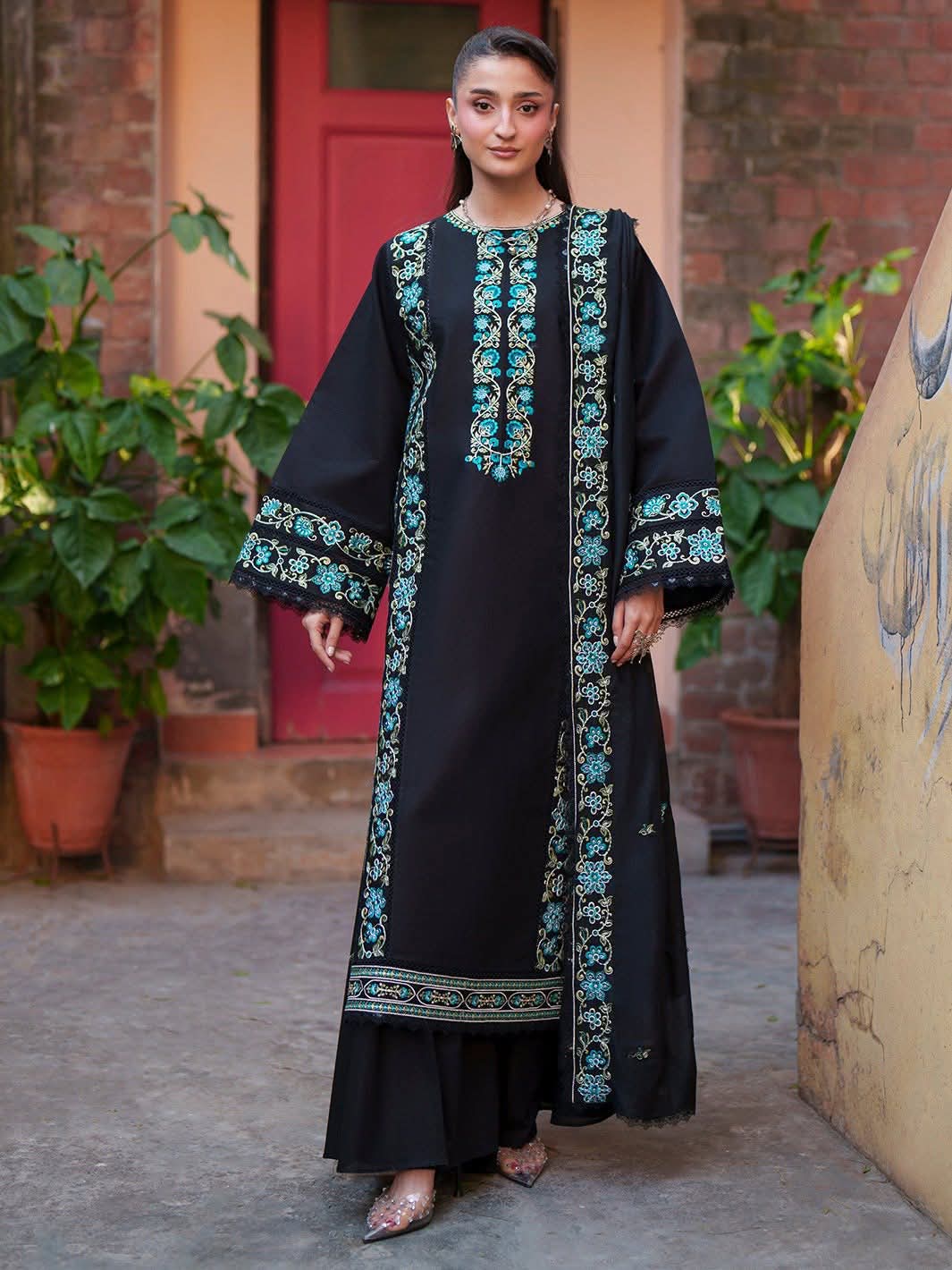 Fiona Mahnur Unstitched Embroidered Lawn 011