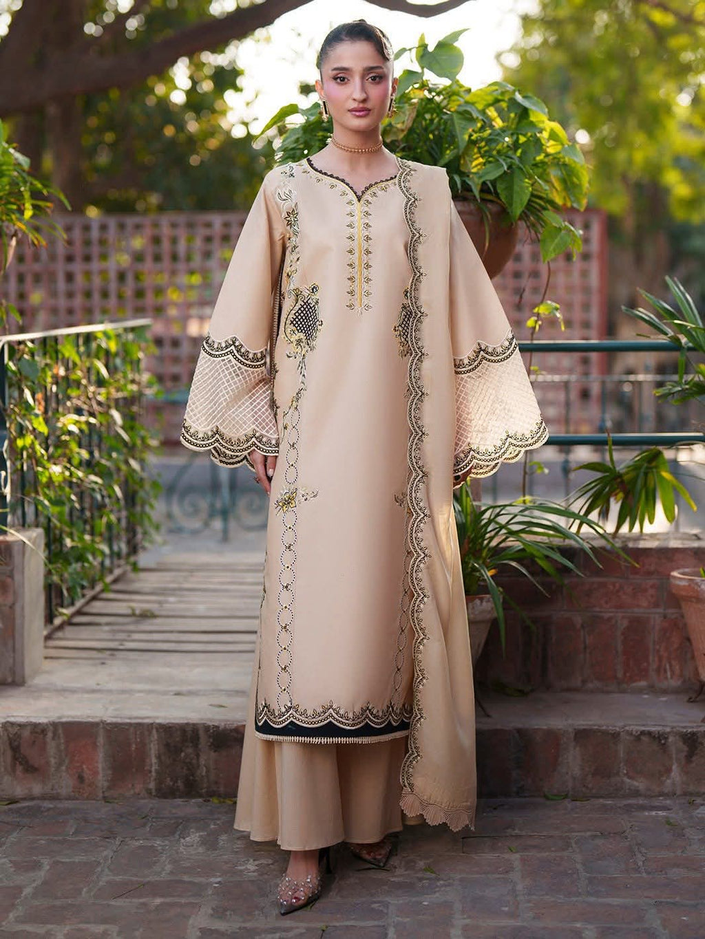 Fiona Mahnur Unstitched Embroidered Lawn 04