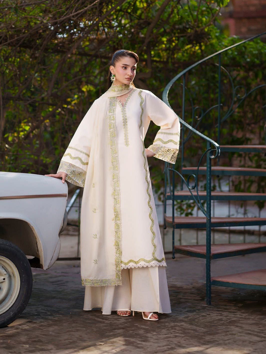 Fiona Mahnur Unstitched Embroidered Lawn 03