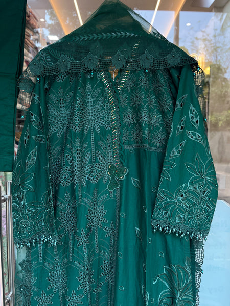 Emerald Grace – Embroidered Lawn Suit with Net Dupatta