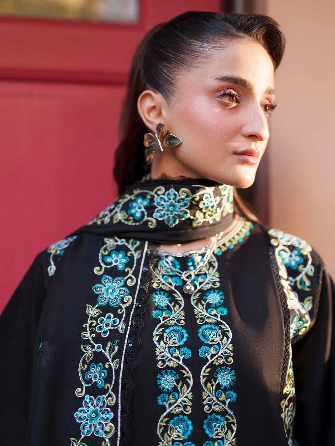 Fiona Mahnur Unstitched Embroidered Lawn 011
