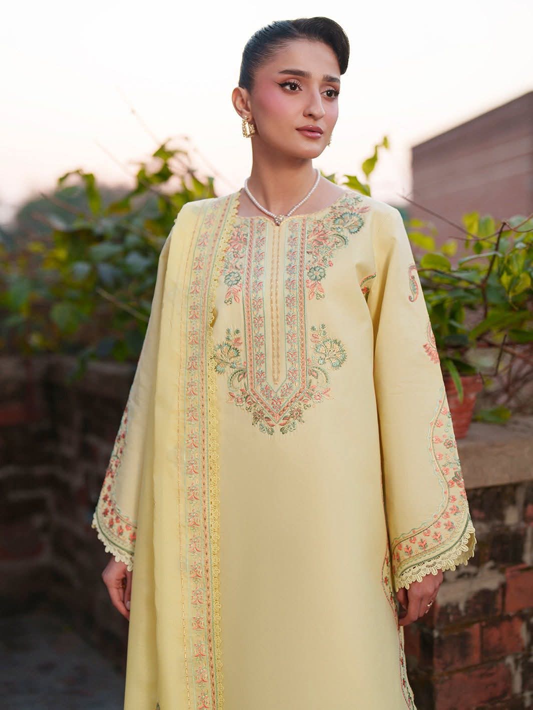 Fiona Mahnur Unstitched Embroidered Lawn 05
