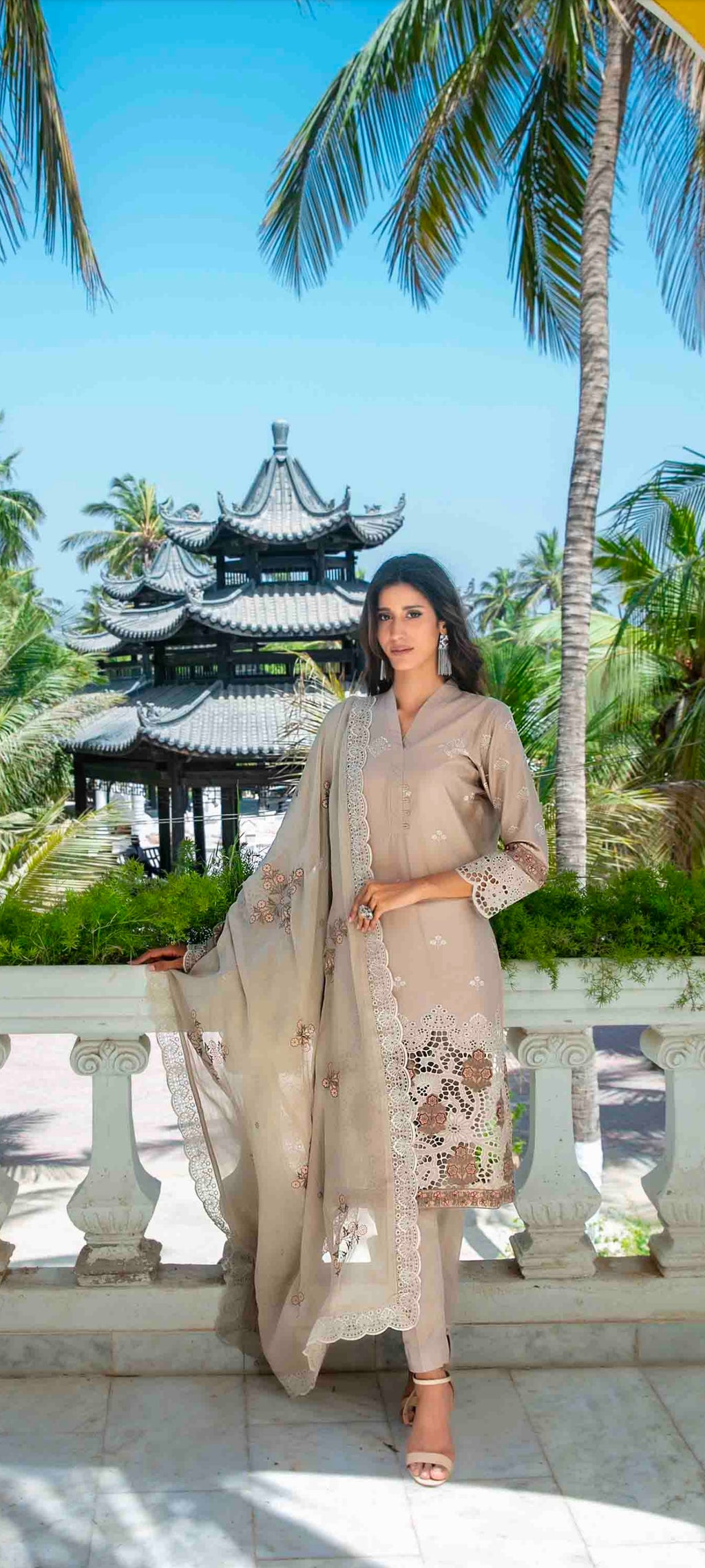 Seara Semi-stitched Lawn | D.no.004