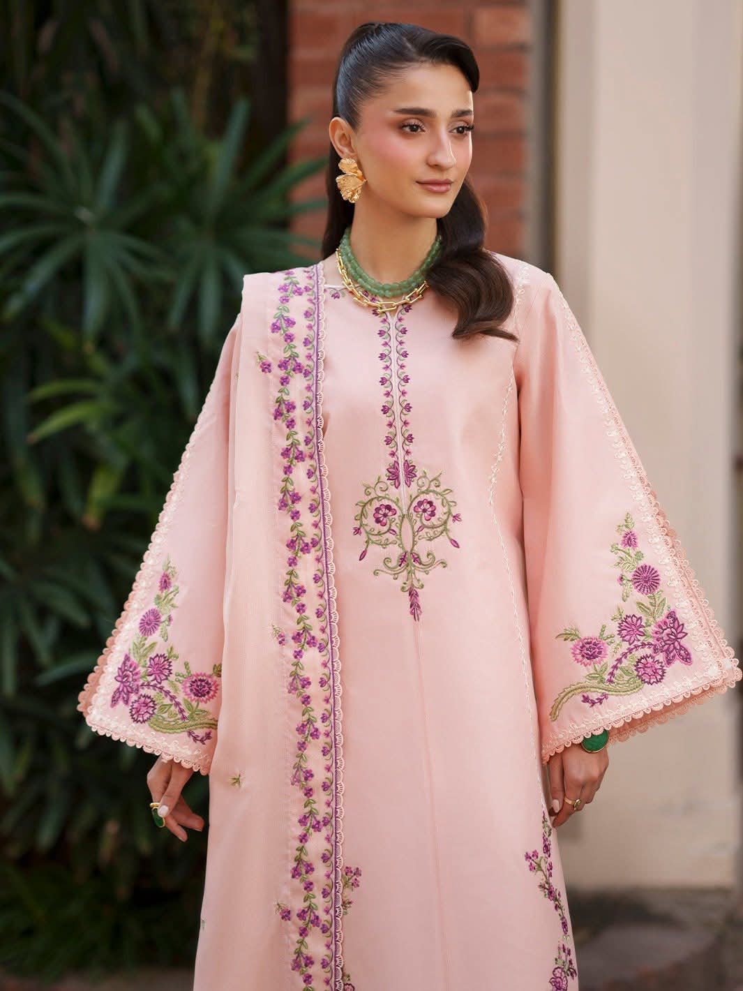 Fiona Mahnur Unstitched Embroidered Lawn 01
