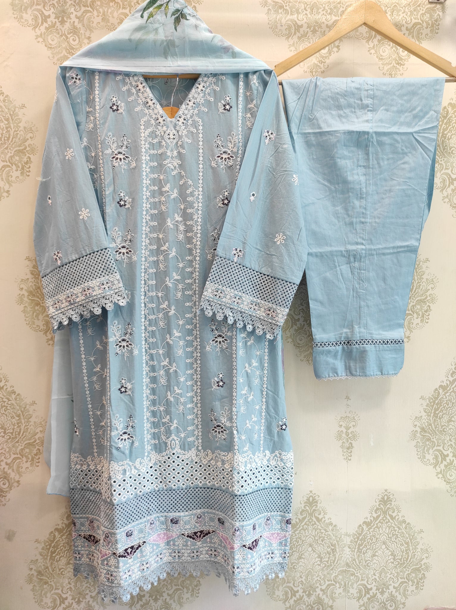 Agha Noor  Lawn | D-006