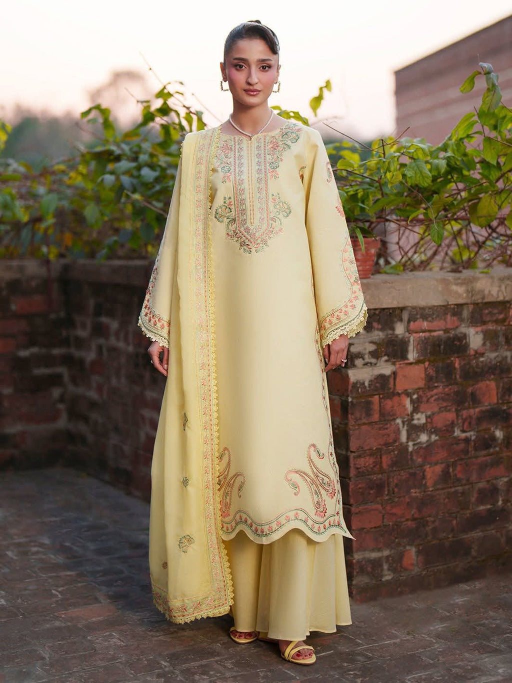 Fiona Mahnur Unstitched Embroidered Lawn 05