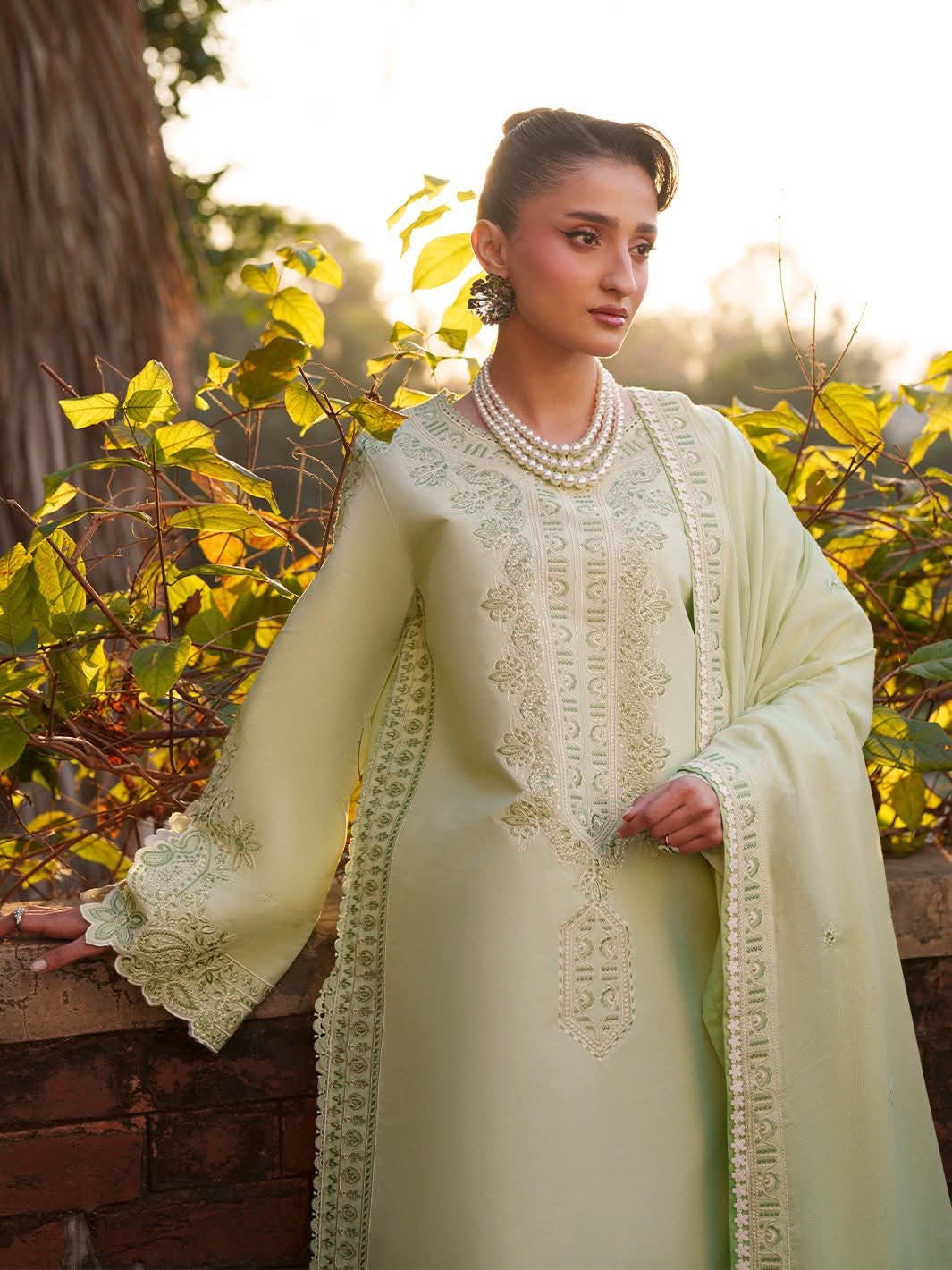 Fiona Mahnur Unstitched Embroidered Lawn 014