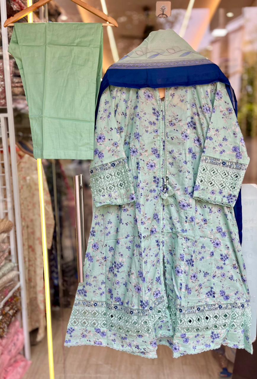 Sadabahar Peplum Cutwork Lawn 04