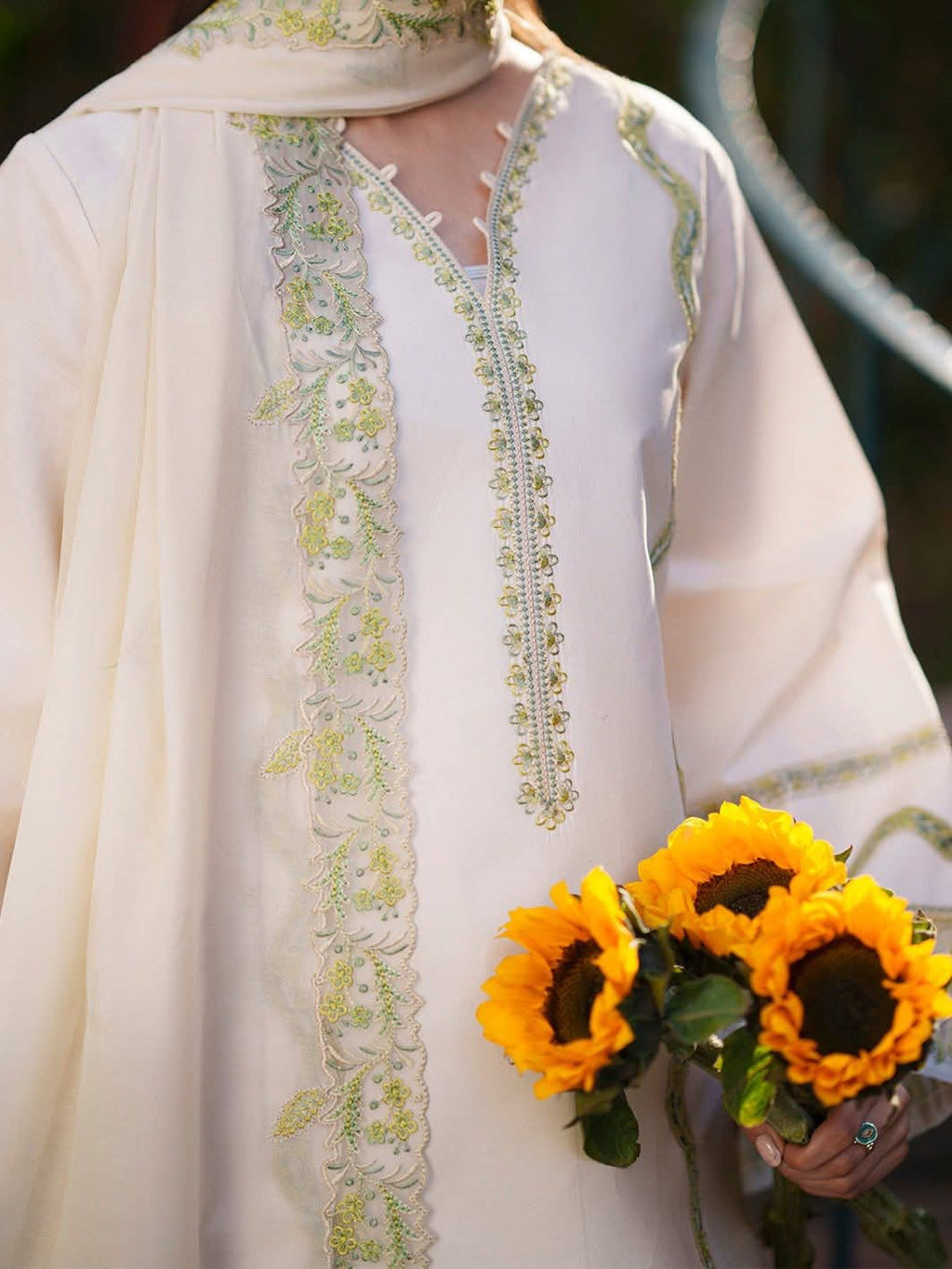 Fiona Mahnur Unstitched Embroidered Lawn 03