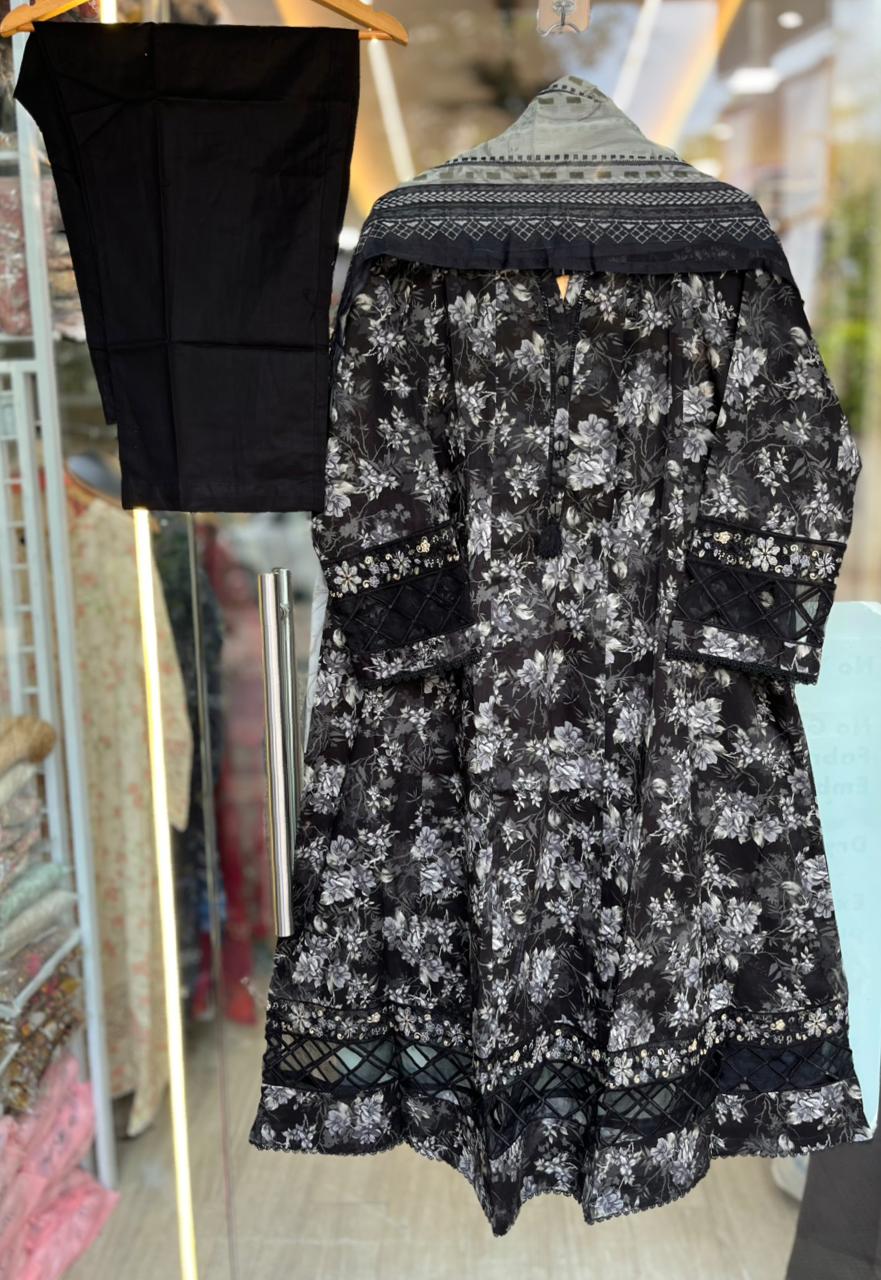 Sadabahar Peplum Cutwork Lawn 03