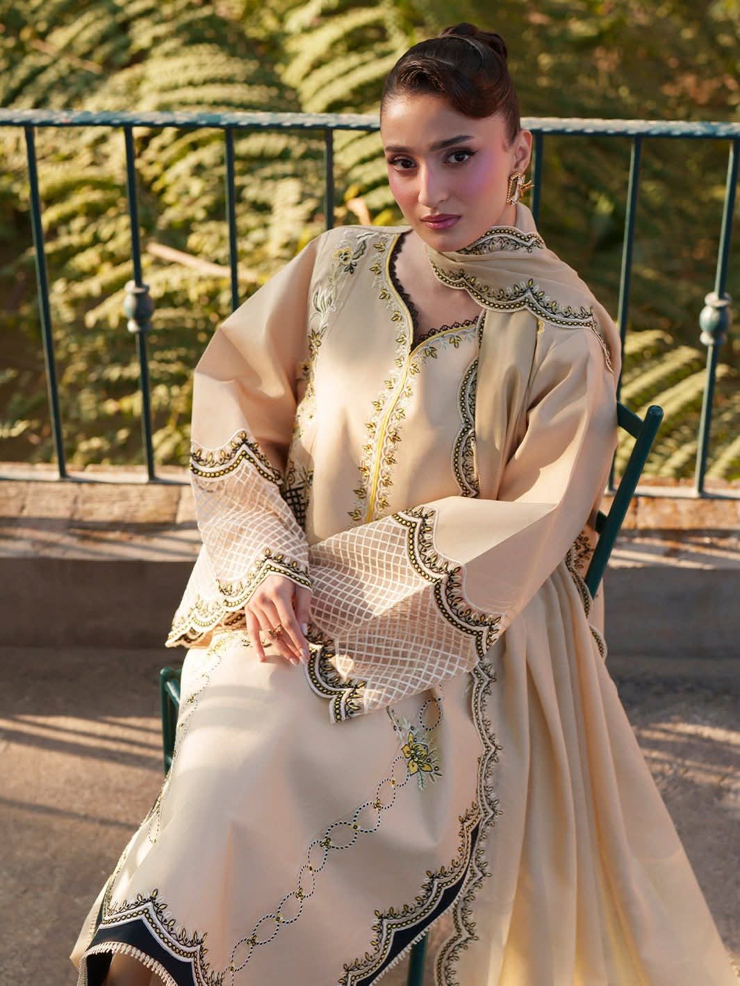 Fiona Mahnur Unstitched Embroidered Lawn 04