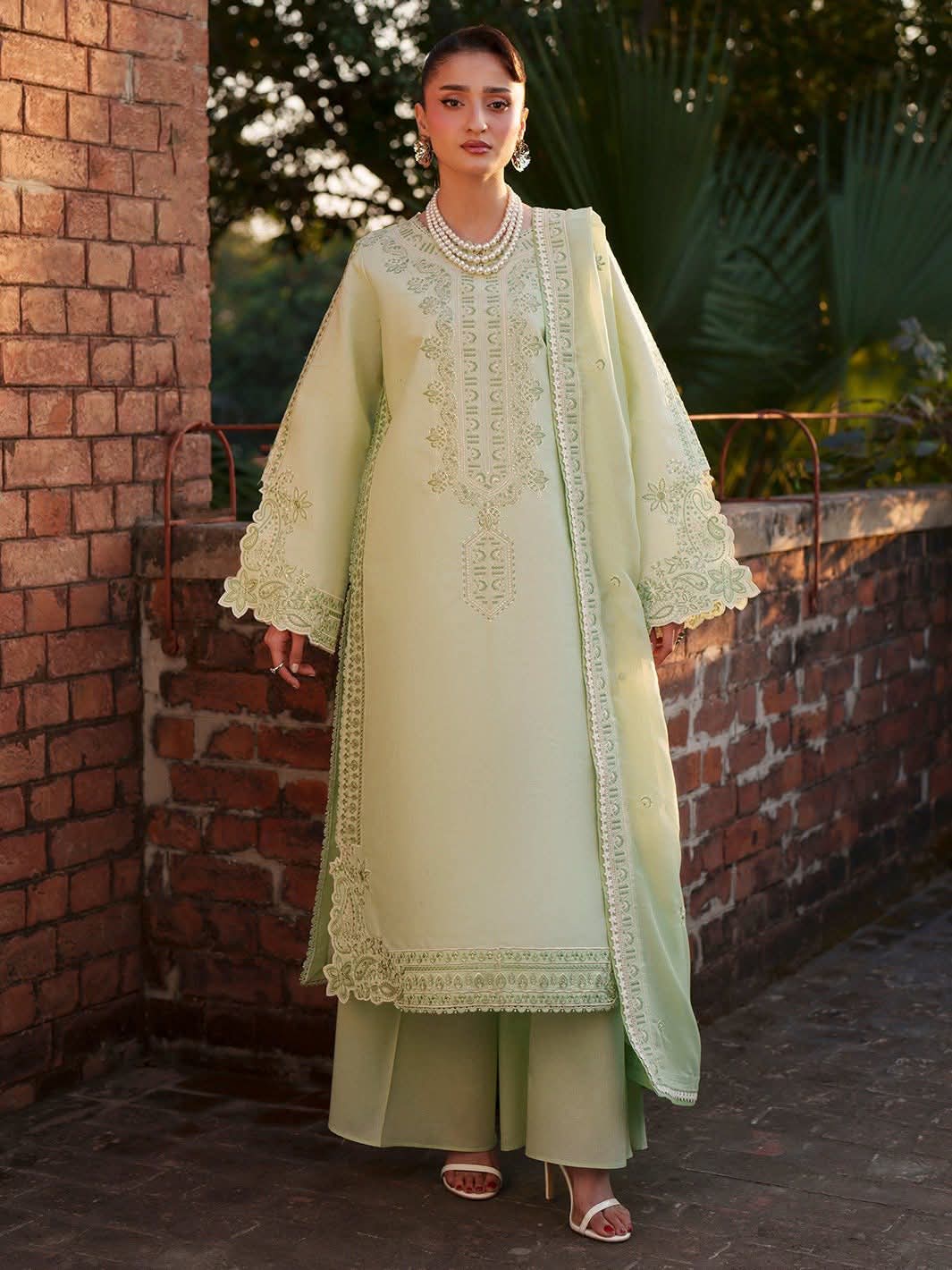 Fiona Mahnur Unstitched Embroidered Lawn 014