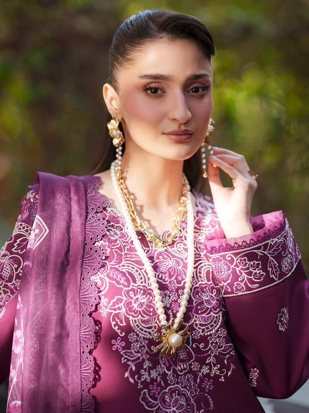 Fiona Mahnur Unstitched Embroidered Lawn 010