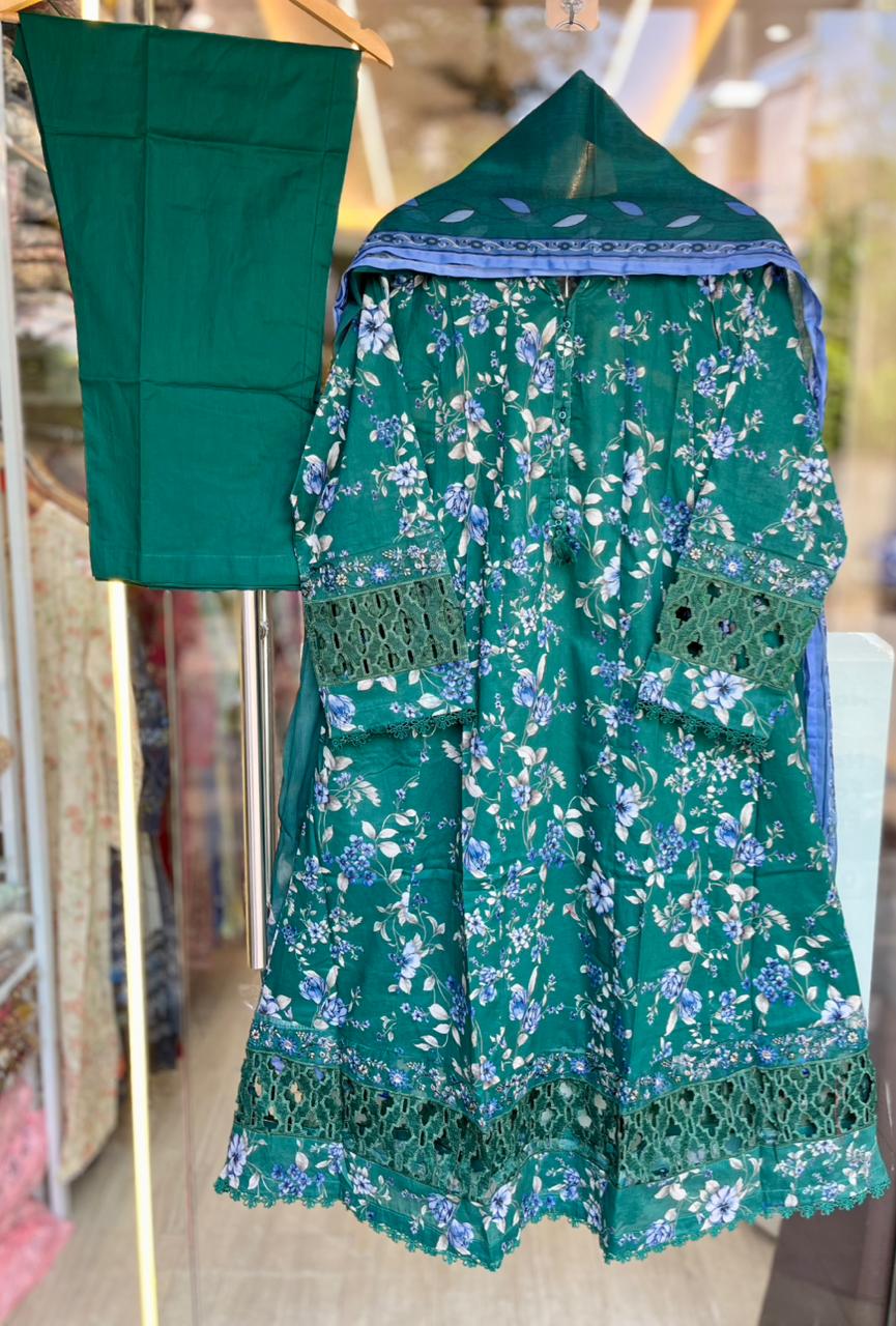 Sadabahar Peplum Cutwork Lawn 01