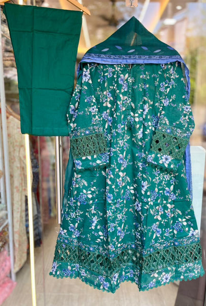 Sadabahar Peplum Cutwork Lawn 01